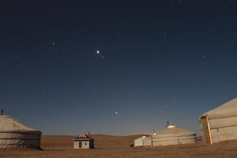 Bầu trời sa mạc Gobi về đêm