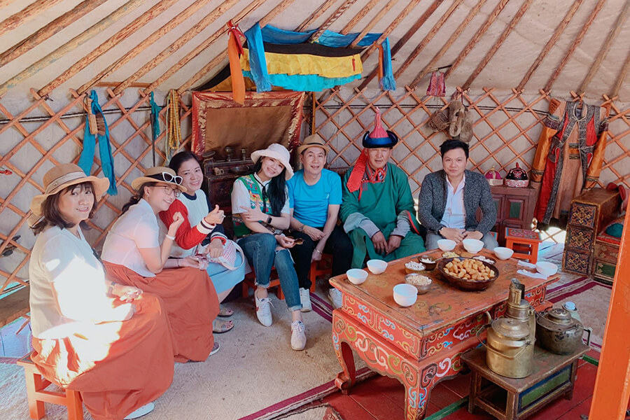 Đến Thăm Gia Đình Nomad ở Mông Cổ