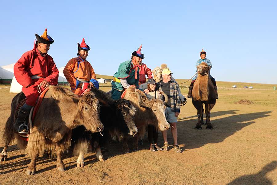 Hoạt động cưỡi lạc đà Mông Cổ