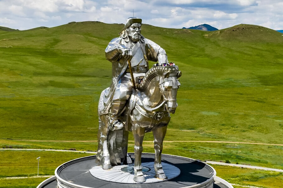 Vẻ Đẹp Nguy Nga Tráng Lệ Của Bức Tượng Khổng Lồ Ở Mông Cổ